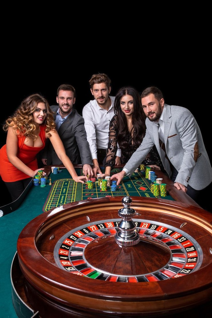Dealer profesional alien togel di meja Texas Hold'em Bonus dengan streaming video langsung berkualitas tinggi